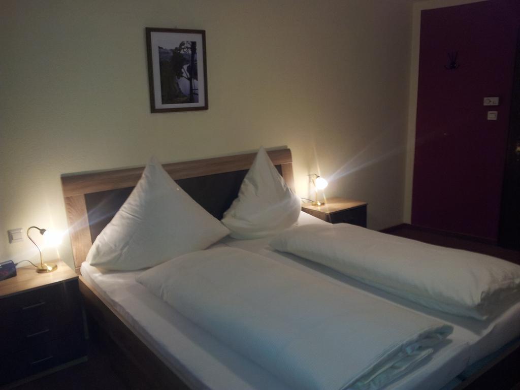 Hotel Zur Winzergenossenschaft Ernst Zewnętrze zdjęcie