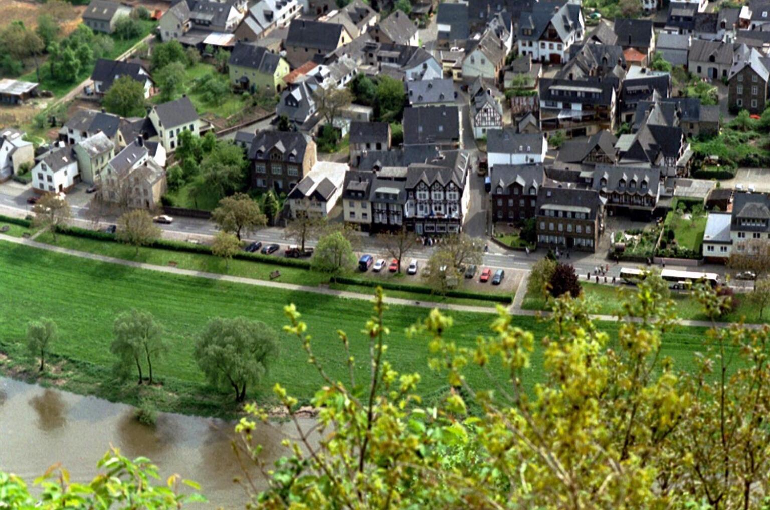 Hotel Zur Winzergenossenschaft Ernst Zewnętrze zdjęcie