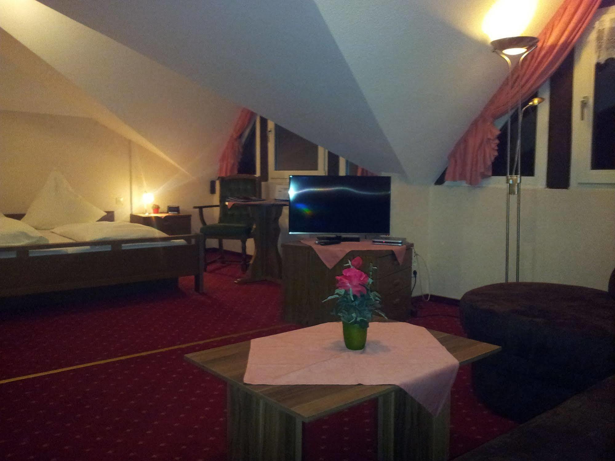 Hotel Zur Winzergenossenschaft Ernst Zewnętrze zdjęcie