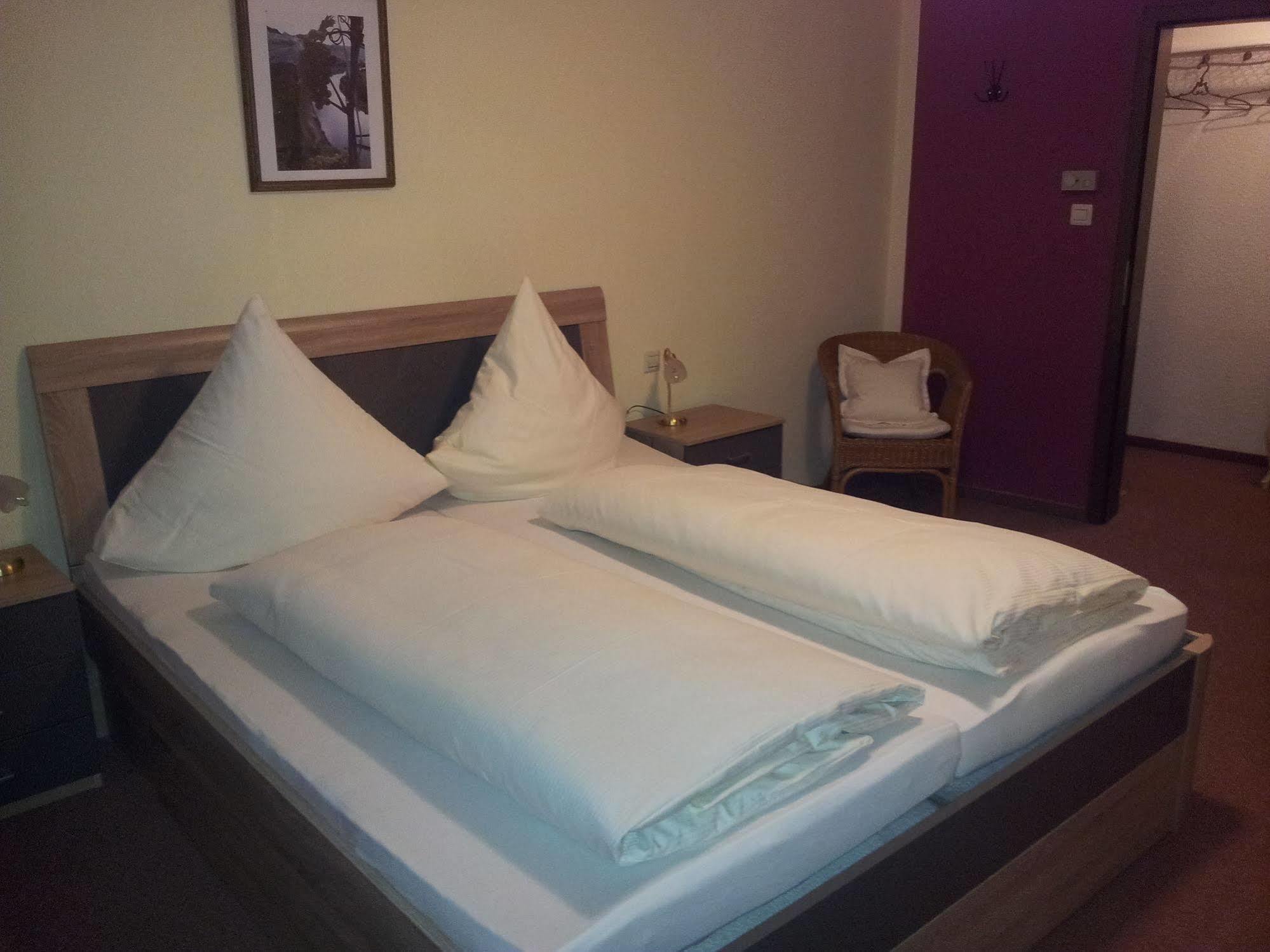 Hotel Zur Winzergenossenschaft Ernst Zewnętrze zdjęcie