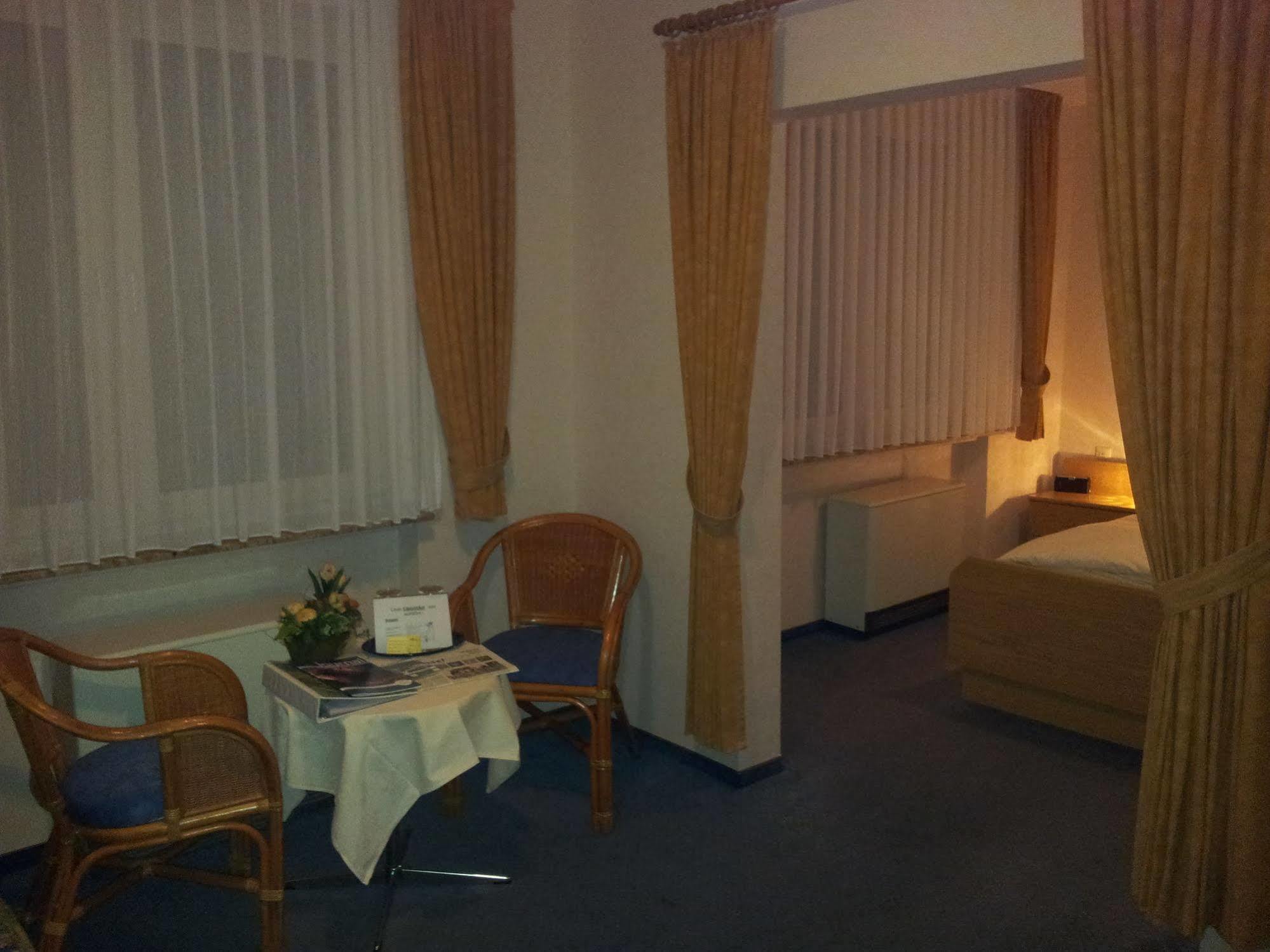 Hotel Zur Winzergenossenschaft Ernst Zewnętrze zdjęcie